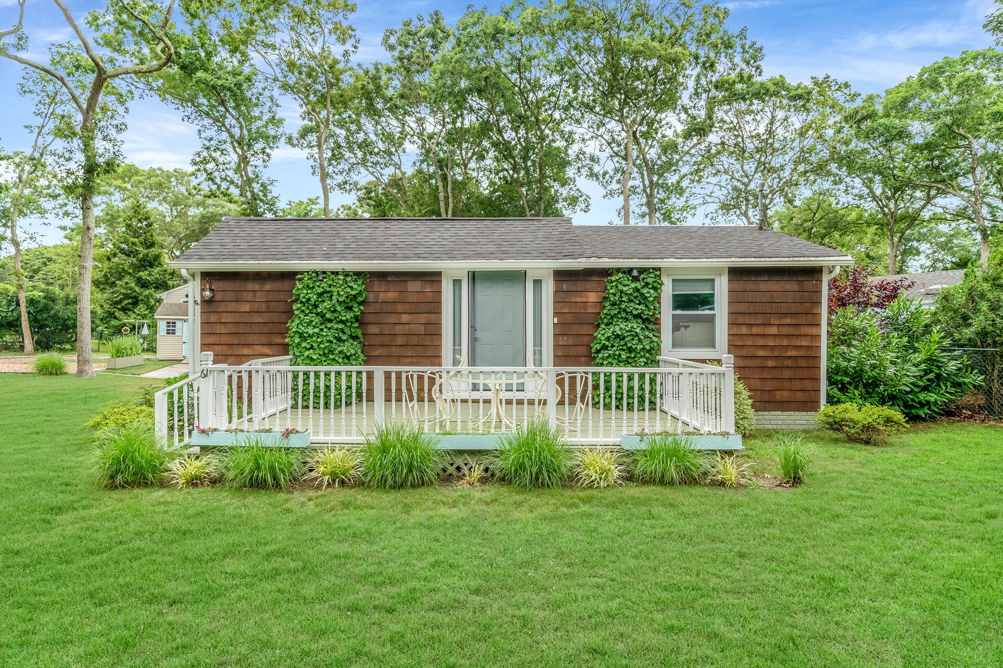 61 Squires Avenue Property Photo
