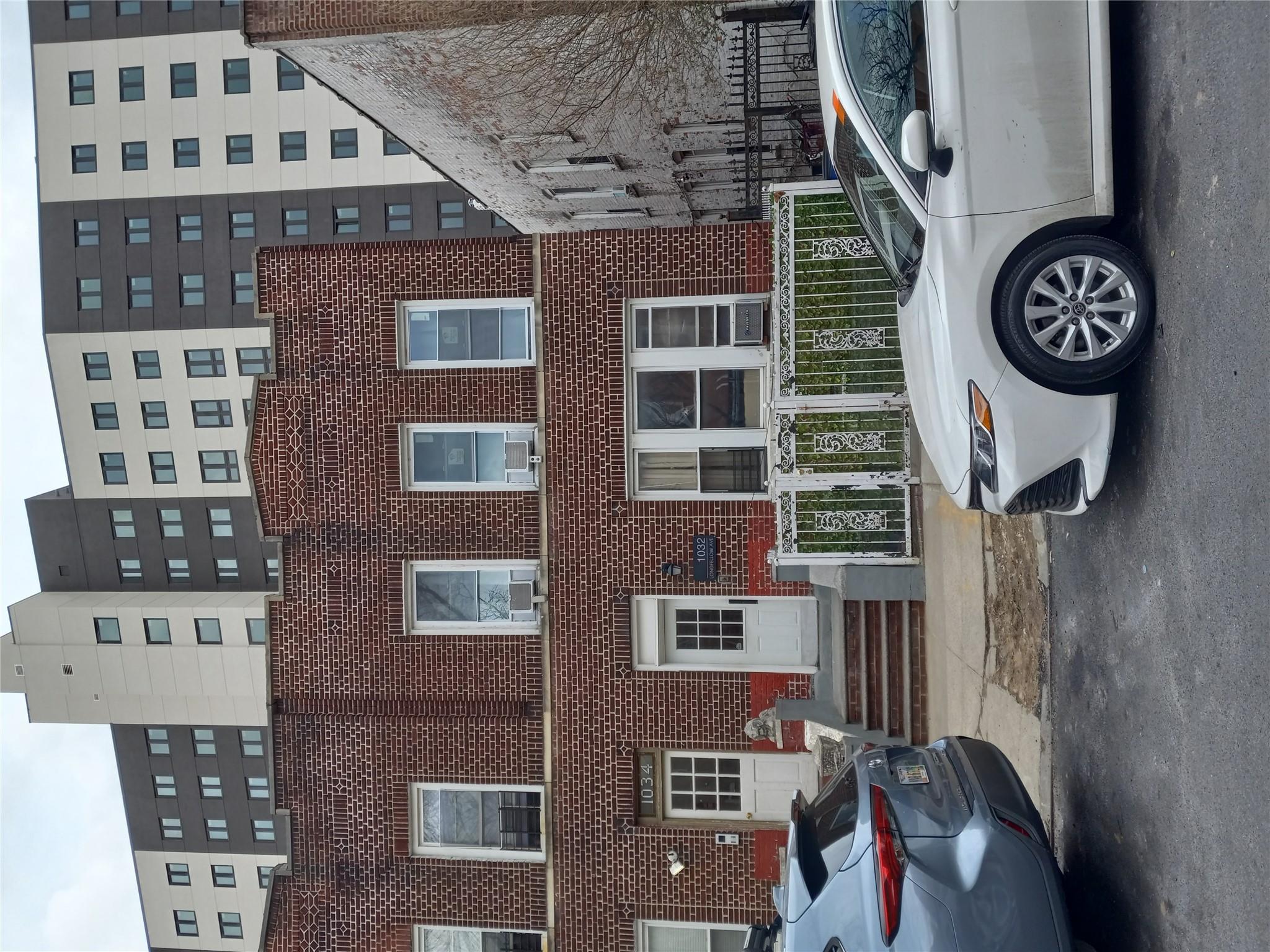 1032 Longfellow Avenue Property Photo