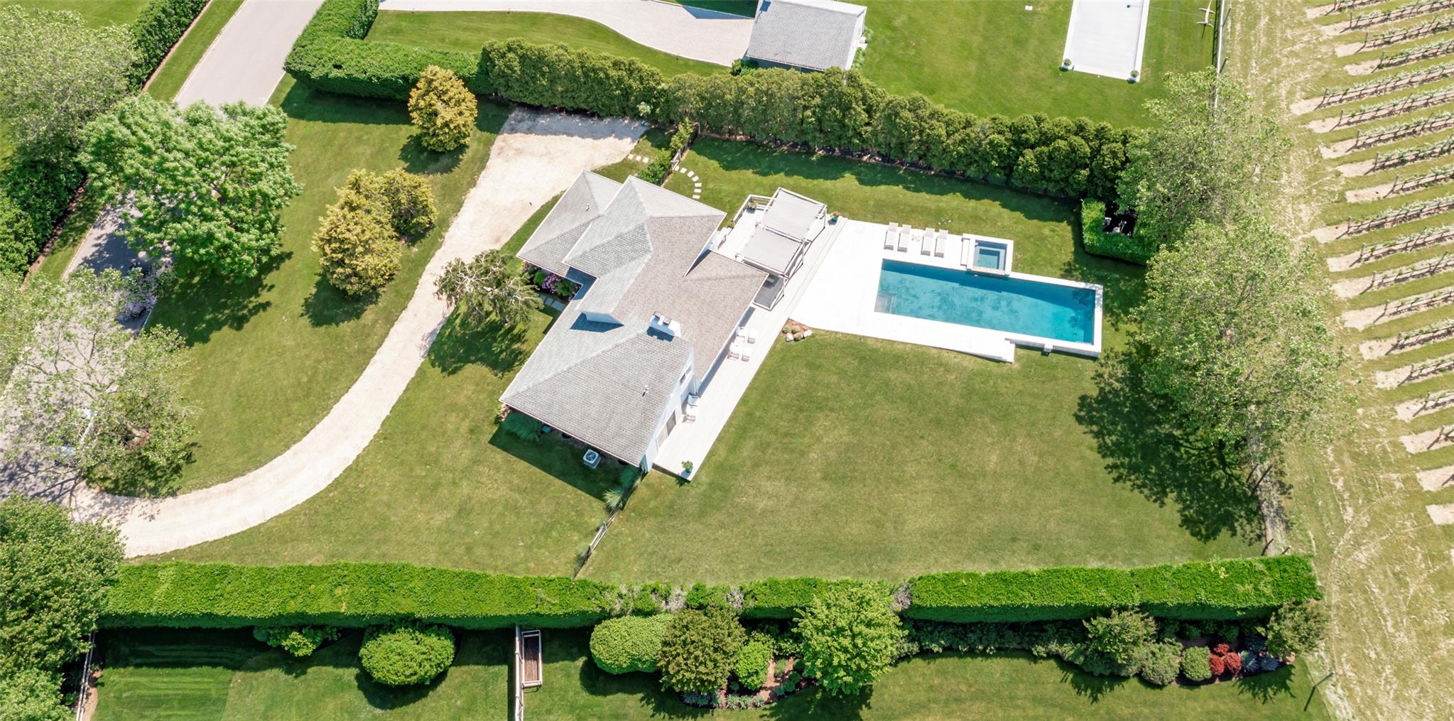 20 Winding Way Property Photo