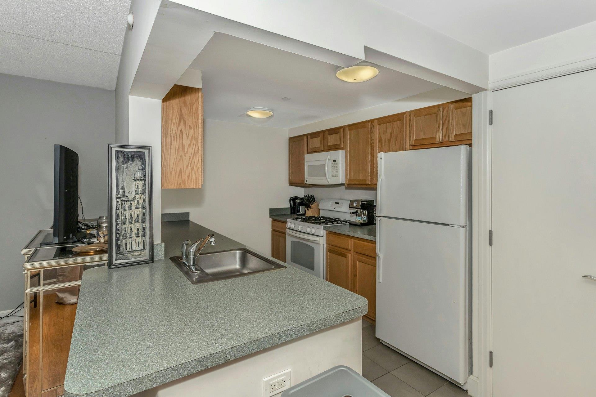 1885 Lexington Avenue 5b Property Photo 10