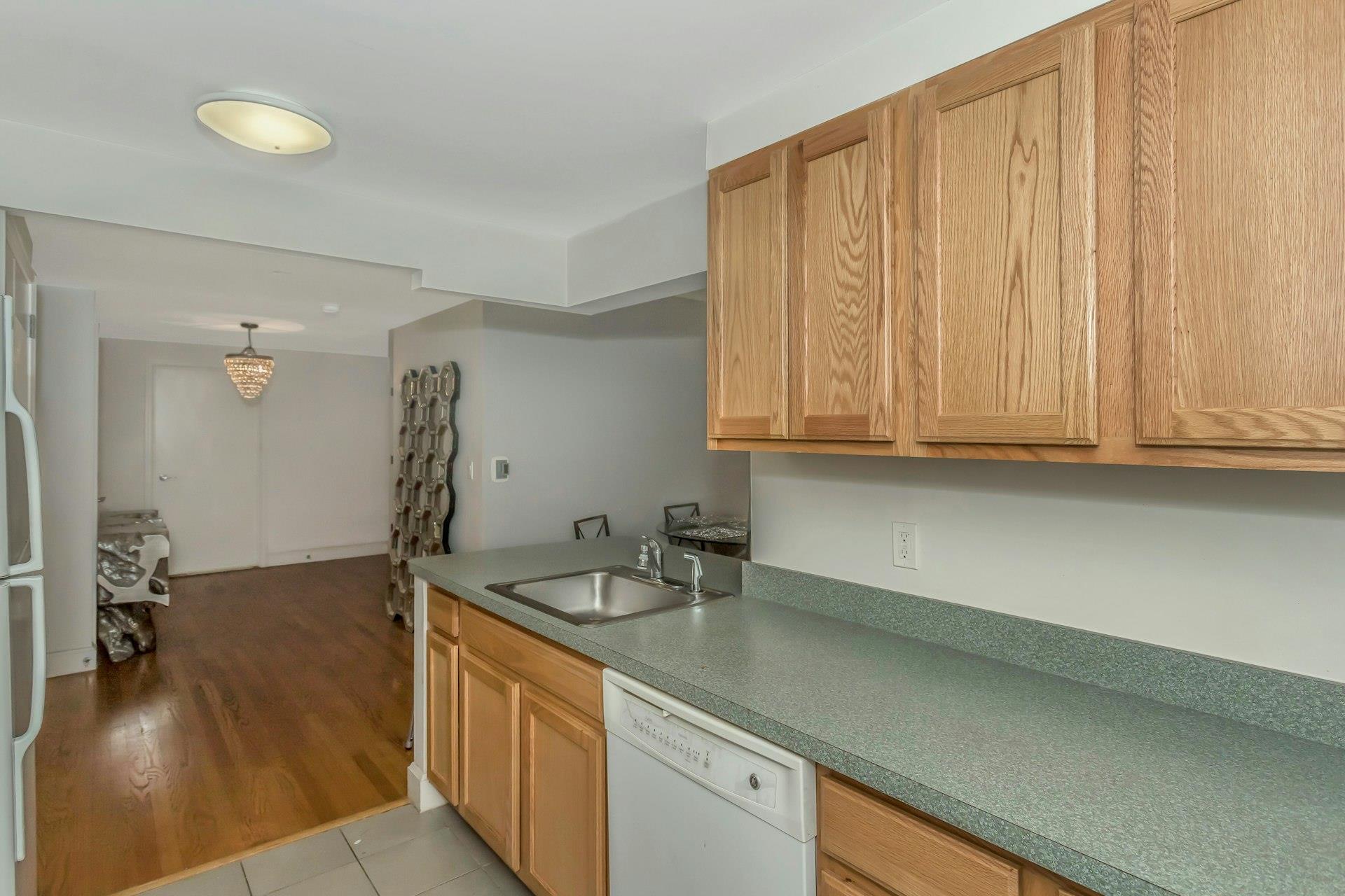 1885 Lexington Avenue 5b Property Photo 13