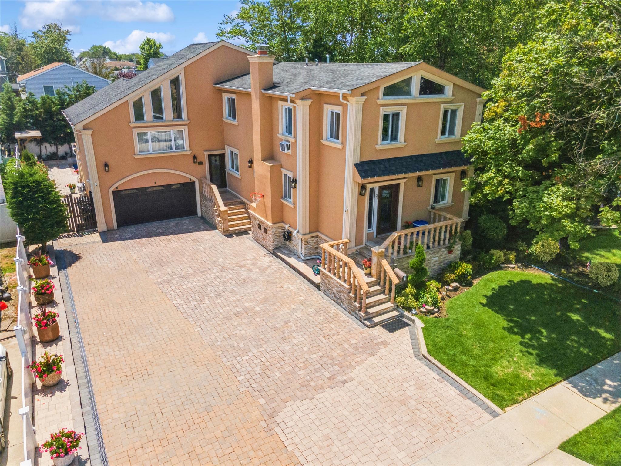 35 Franklin Street Property Photo