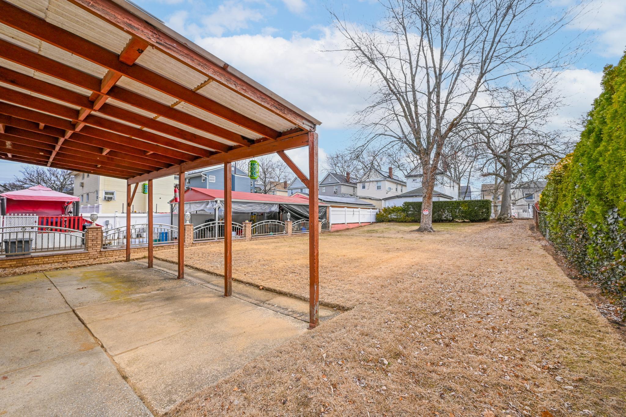 131-17 133 Street Property Photo 5