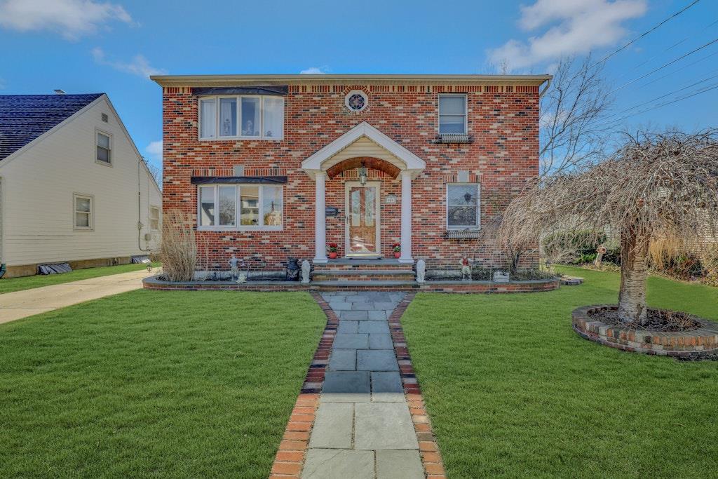 6 Tenafly Drive Property Photo 1