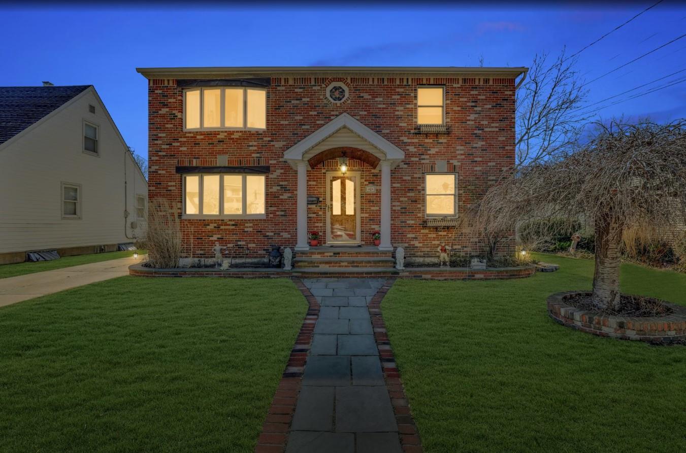 6 Tenafly Drive Property Photo 2