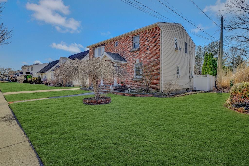6 Tenafly Drive Property Photo 4