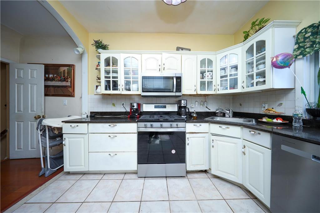 1858 73rd Street Property Photo 4