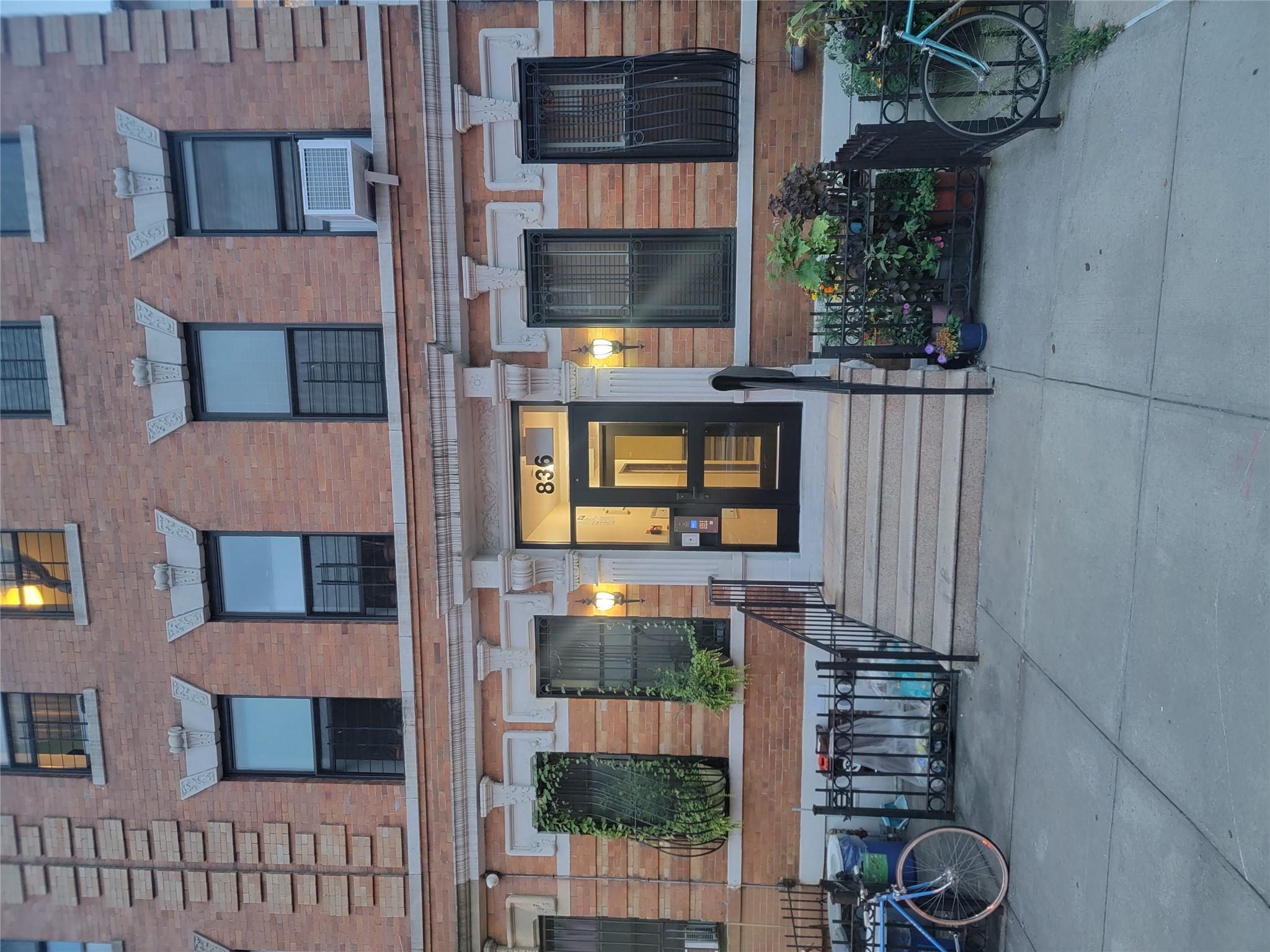 836 Jefferson Avenue 4a Property Photo