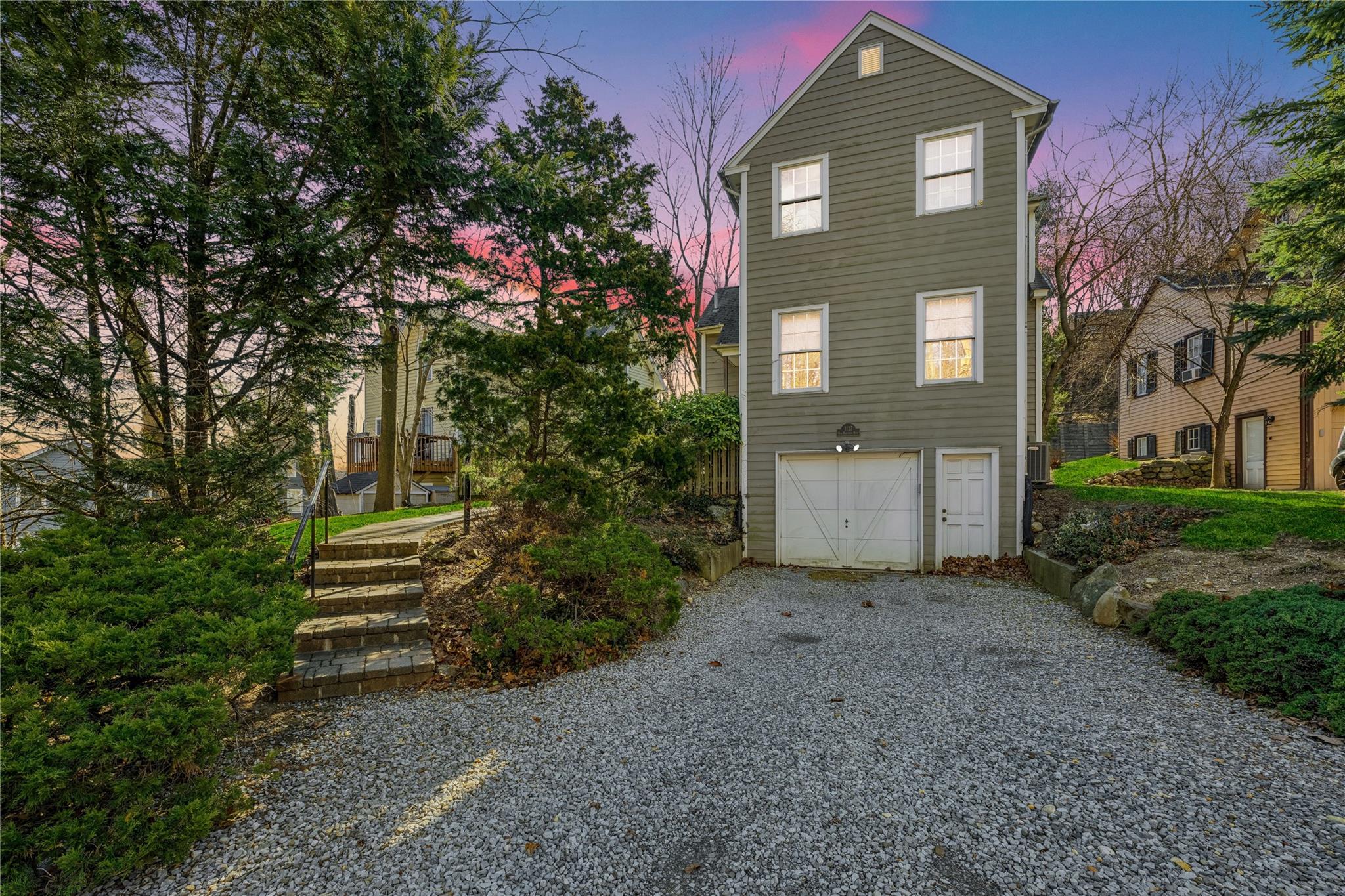 1127 Old Northern Boulevard Property Photo