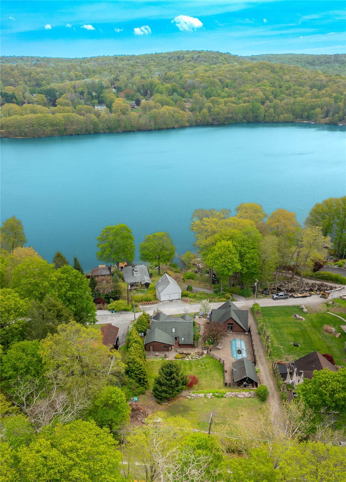81 Lakeview Drive Property Photo