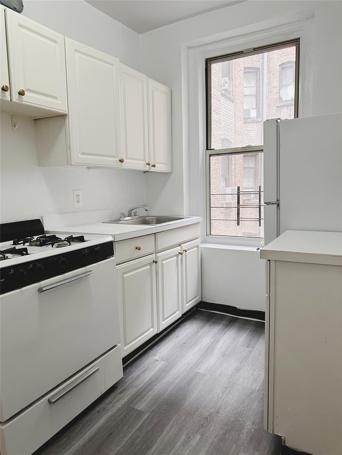 515 W 111th Street 2b Property Photo