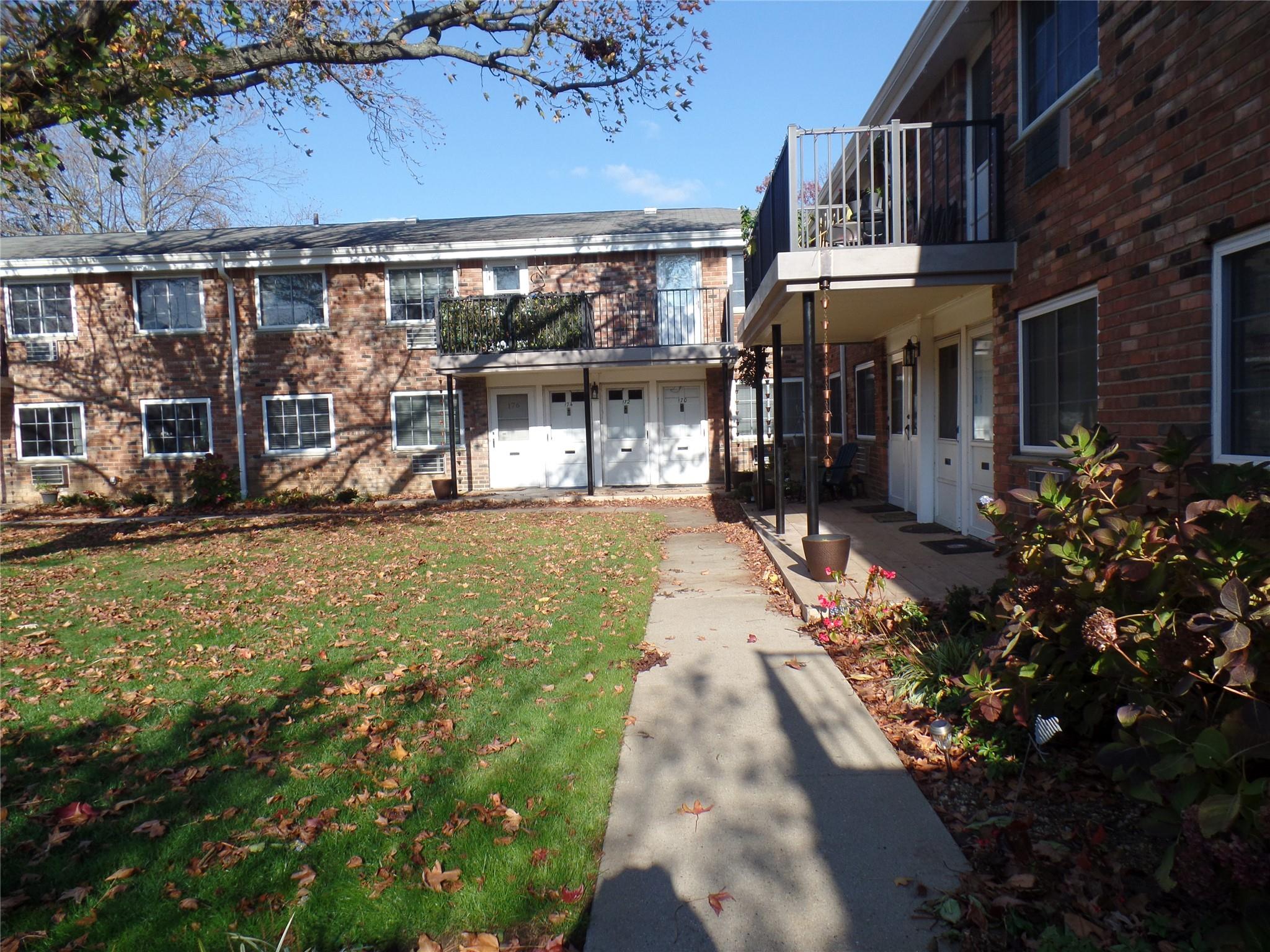 170 Jervis Ave Property Photo