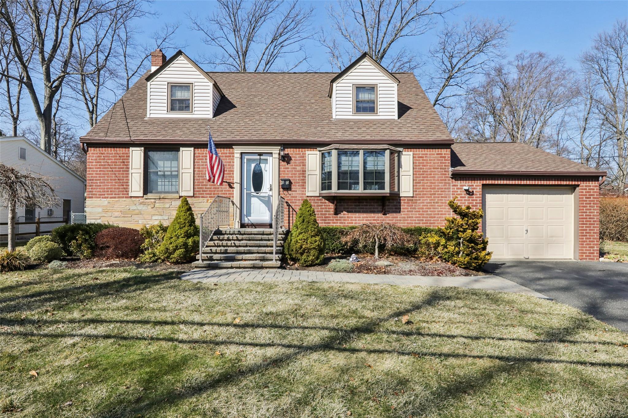65 E Lewis Avenue Property Photo