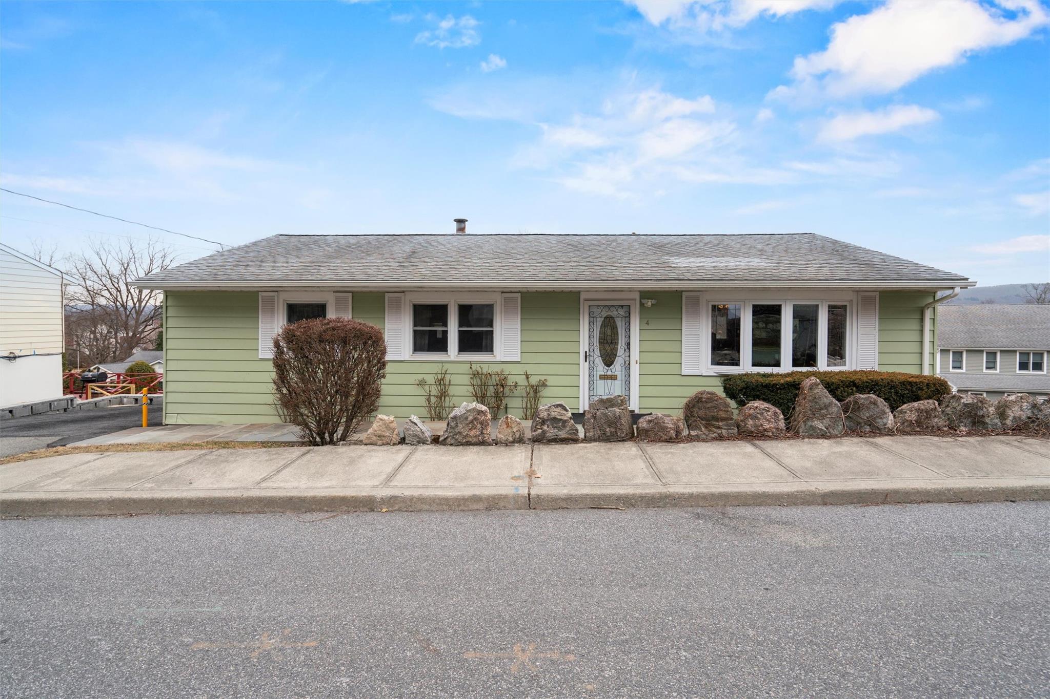 4 Oak Avenue Property Photo