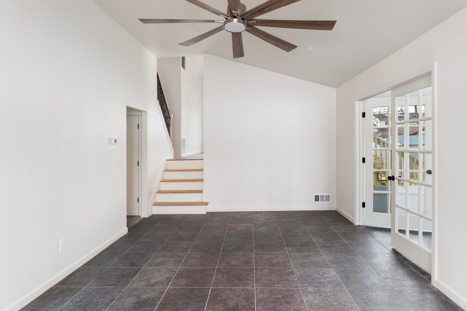 508 Albany Avenue Property Photo 7