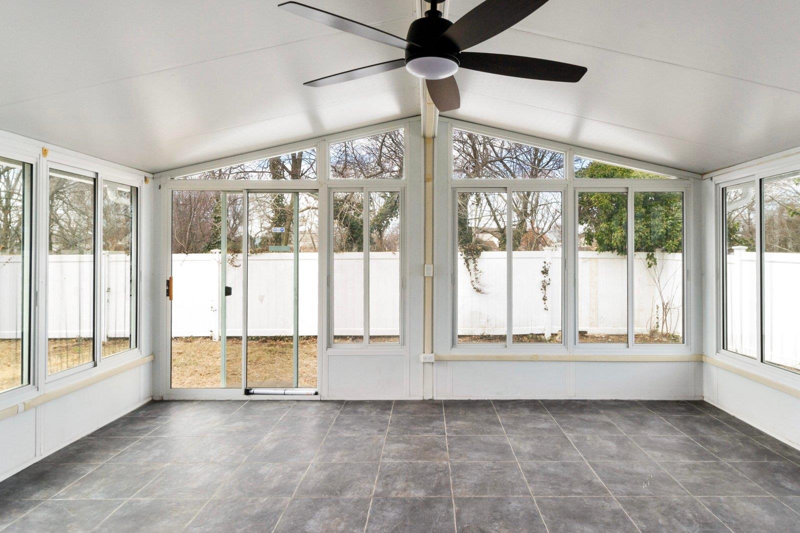 508 Albany Avenue Property Photo 8