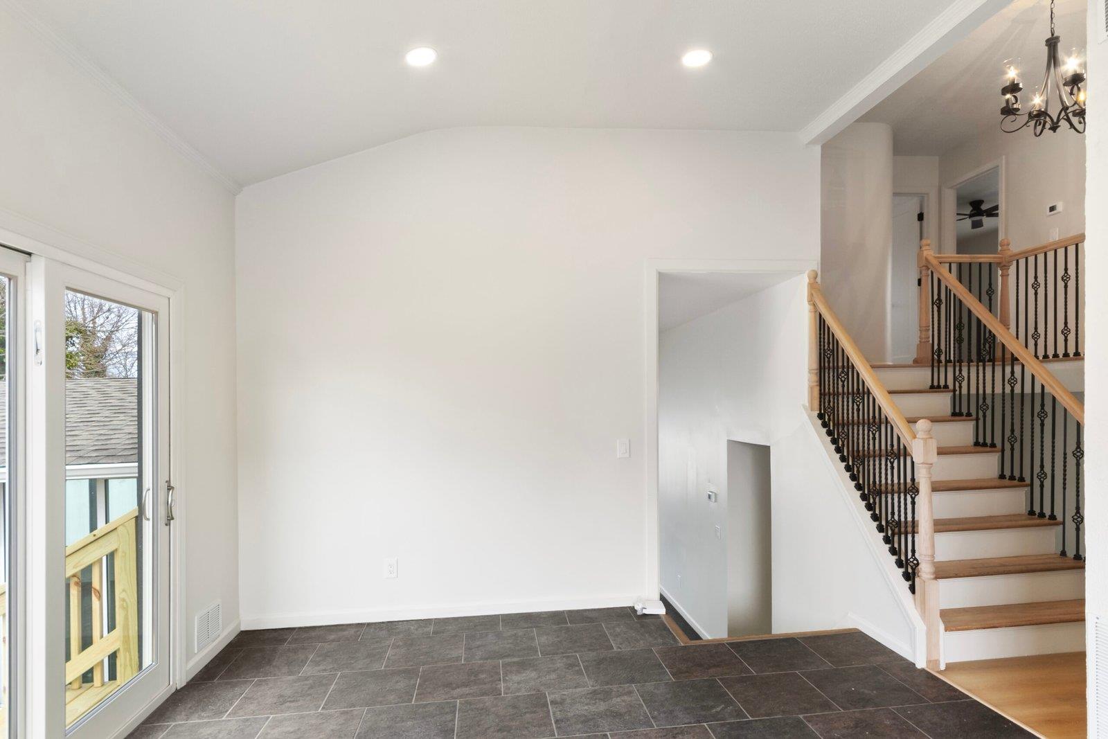 508 Albany Avenue Property Photo 9