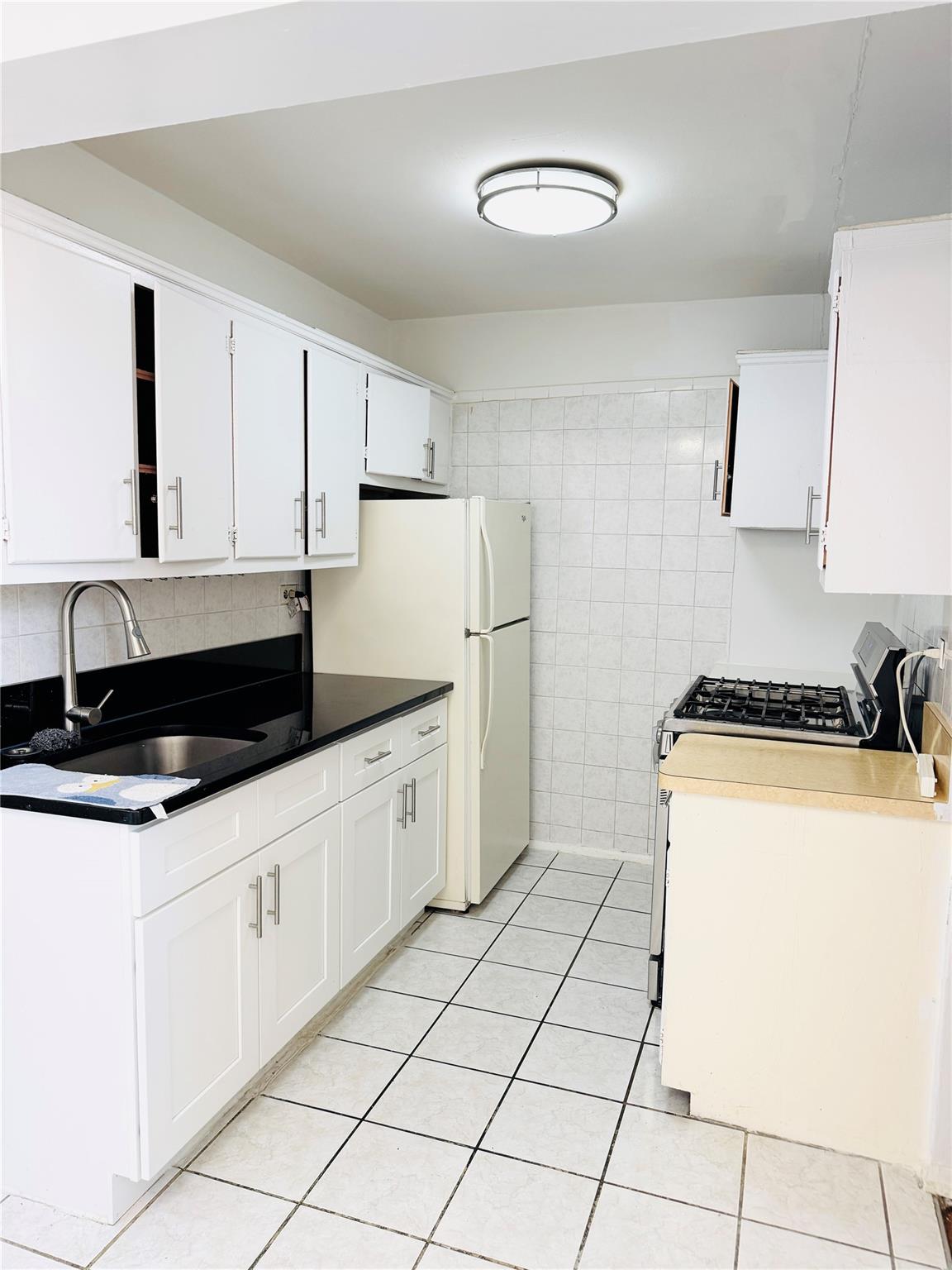 99-35 59 Avenue 4e Property Photo 8