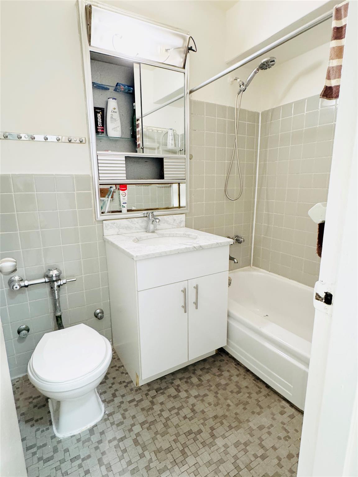 99-35 59 Avenue 4e Property Photo 10
