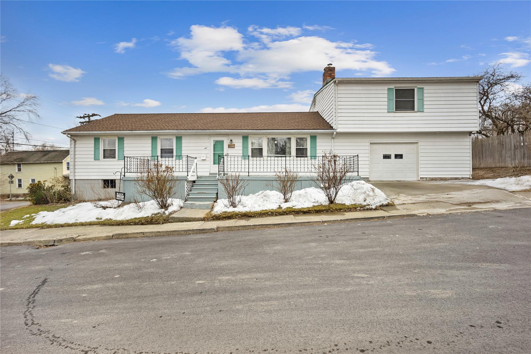 1 Willow Street Property Photo