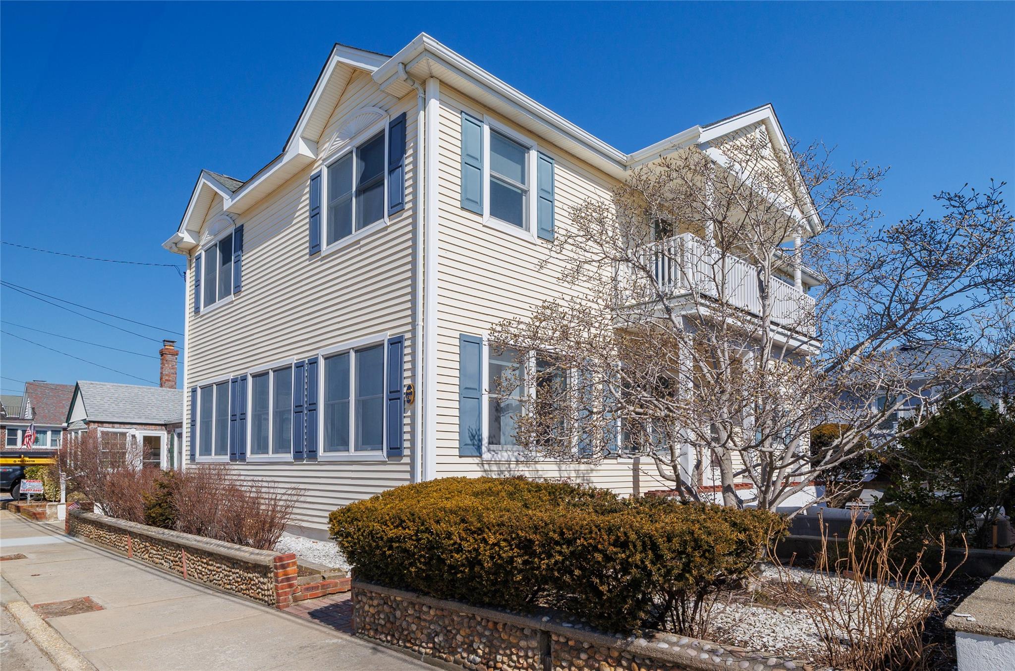 130 Cedarhurst Avenue Property Photo