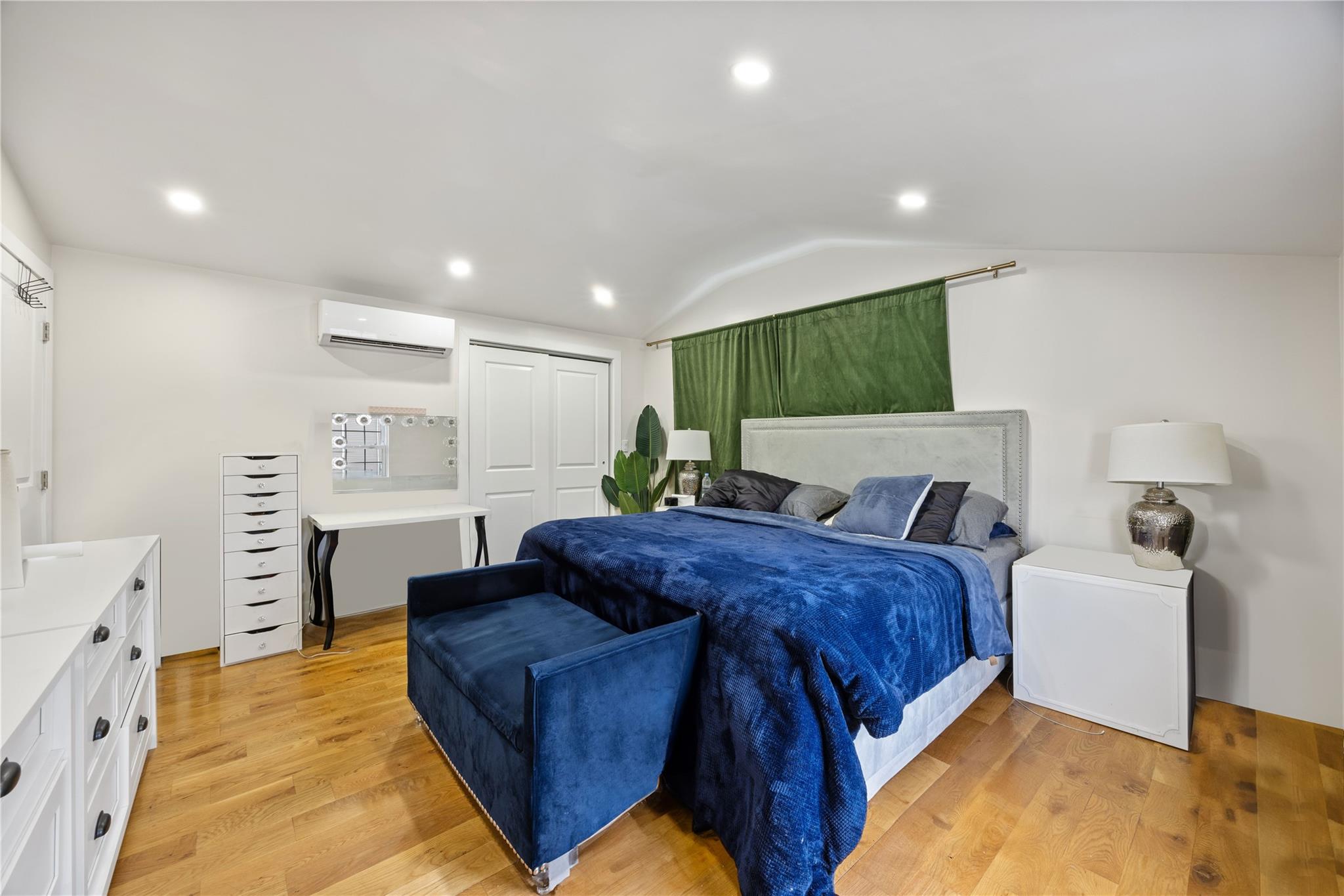 515 Beach 43rd Street Property Photo 19