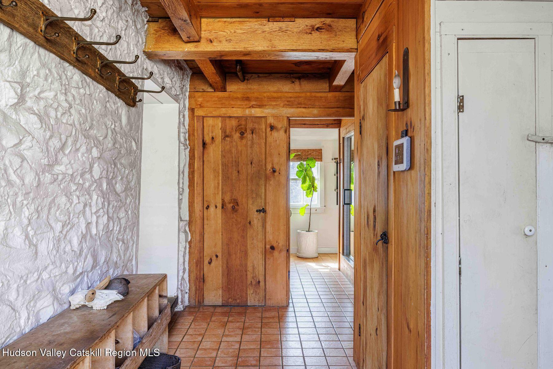 582 Old Kings Highway Property Photo 8
