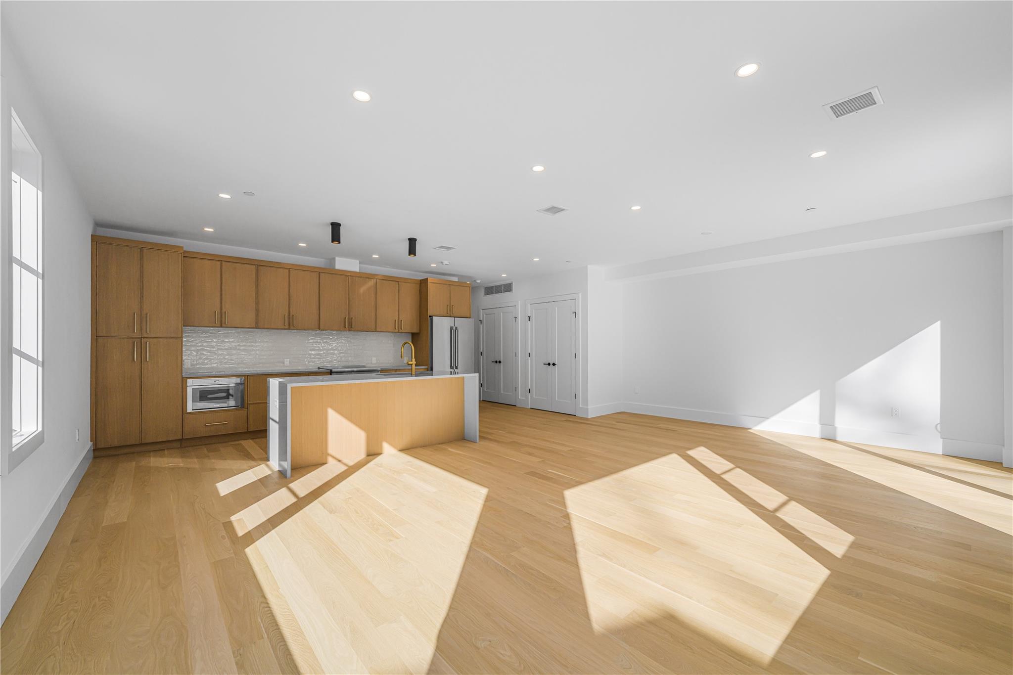 156 Palisade Street B Property Photo 5