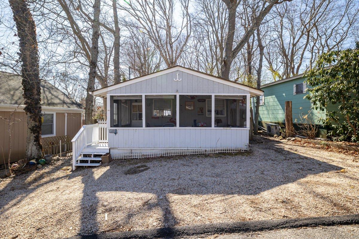 19 Anchor Path Property Photo