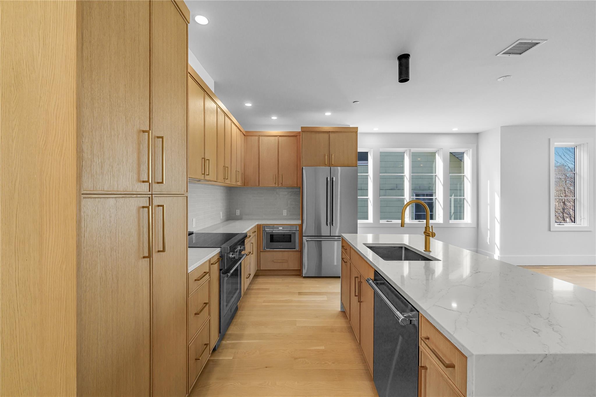 156 Palisade Street D Property Photo 4