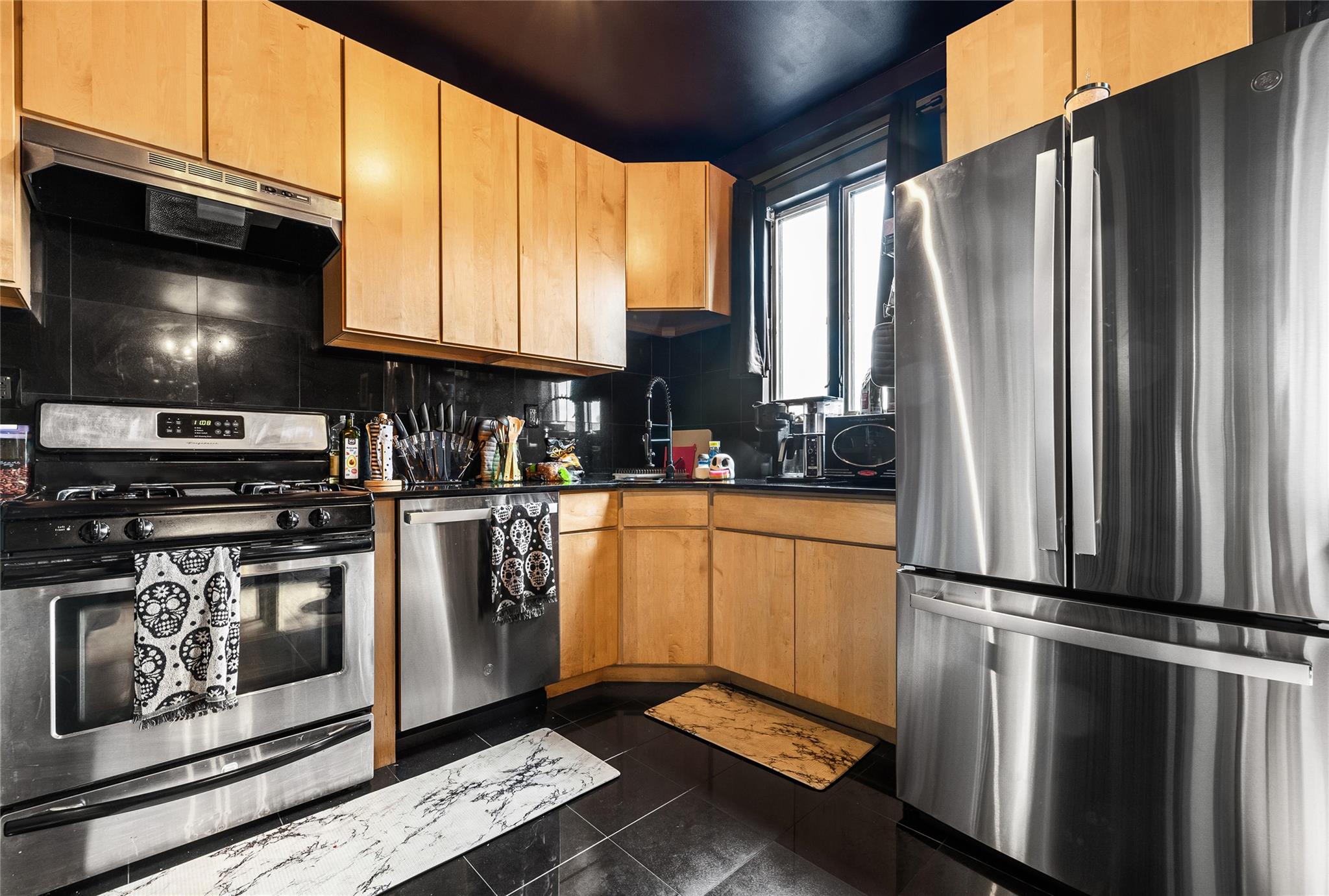 2155 Daly Avenue 6b Property Photo