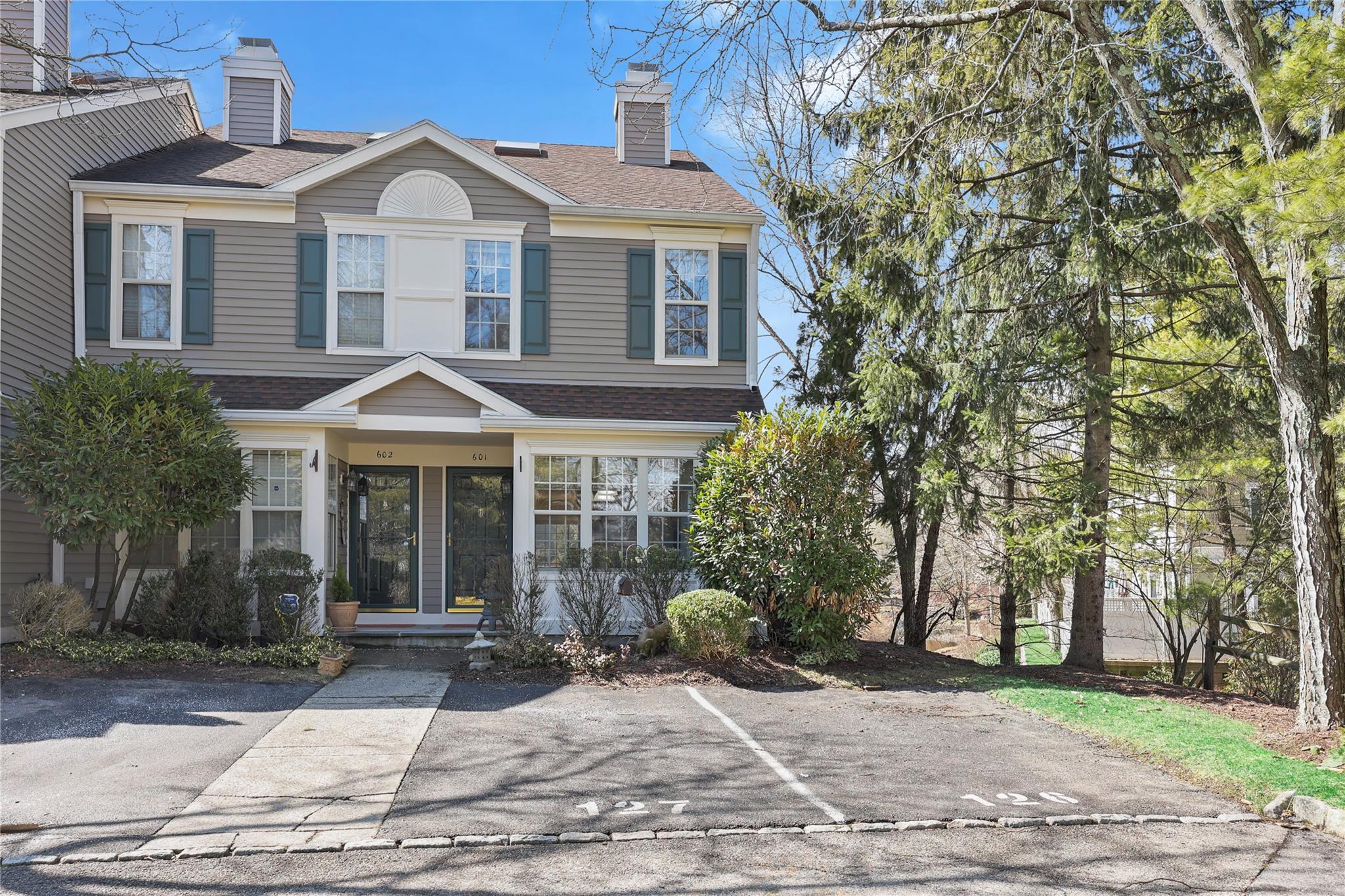 601 Pondside Drive Property Photo