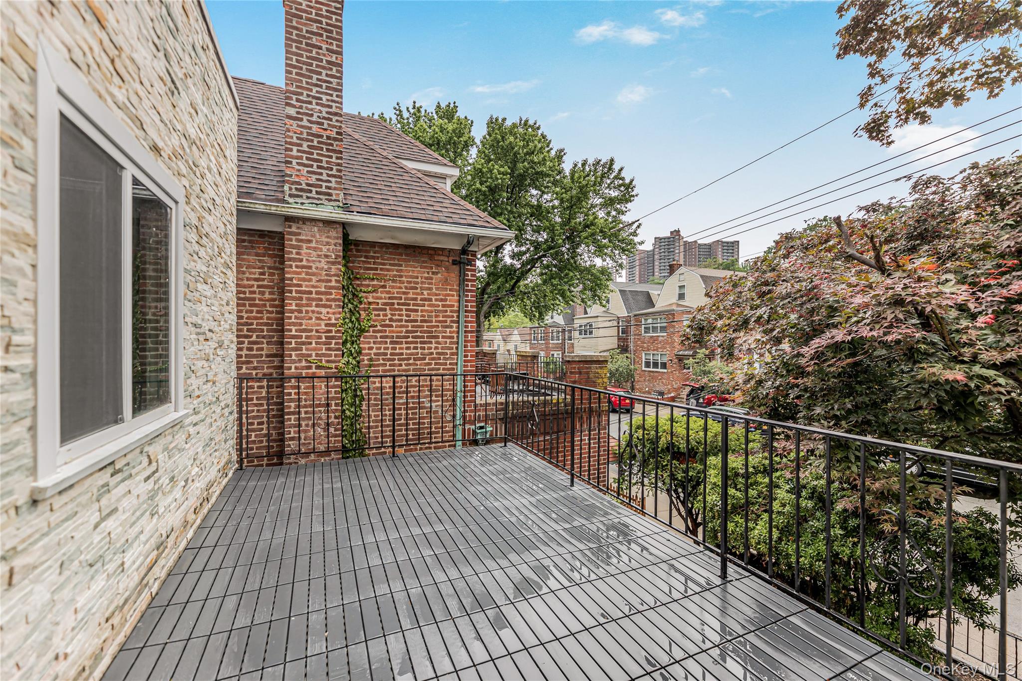 6140 Delafield Avenue Property Photo 4