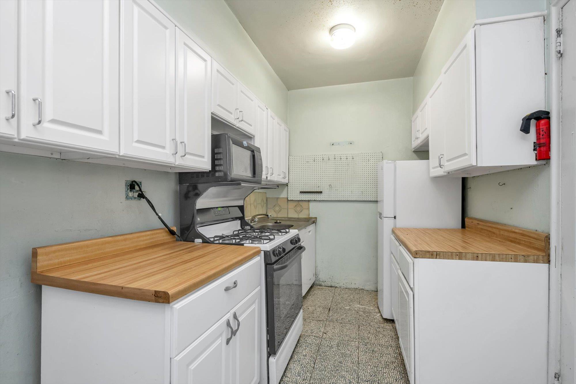 6141 Saunders Street B39 Property Photo 7