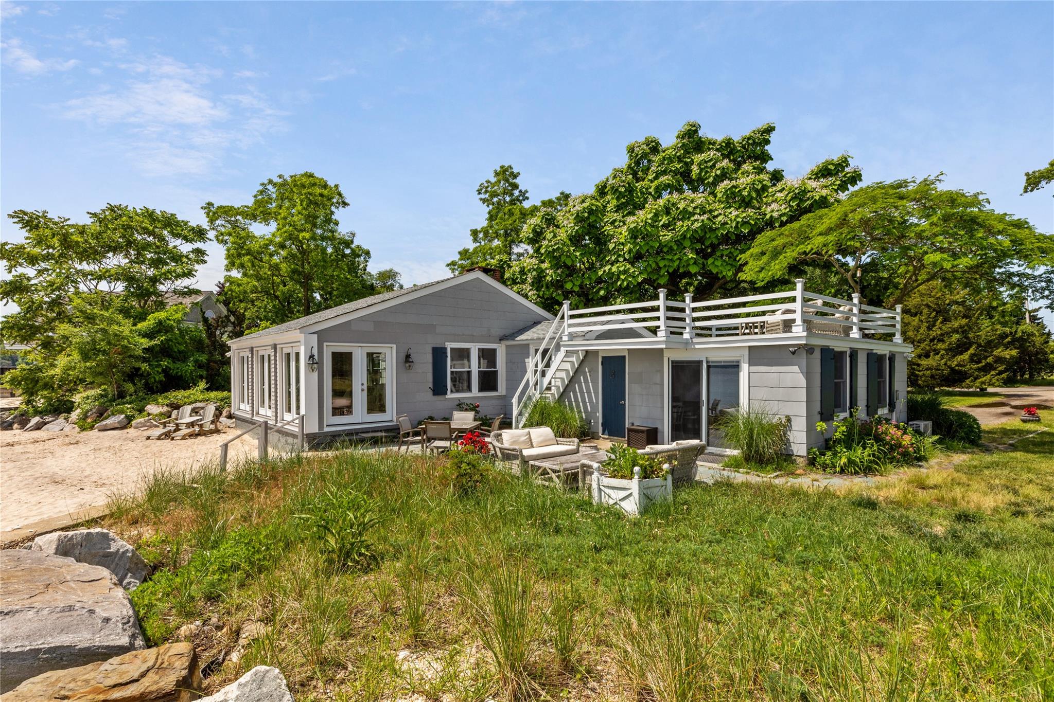 335 Centre Island Rd Property Photo