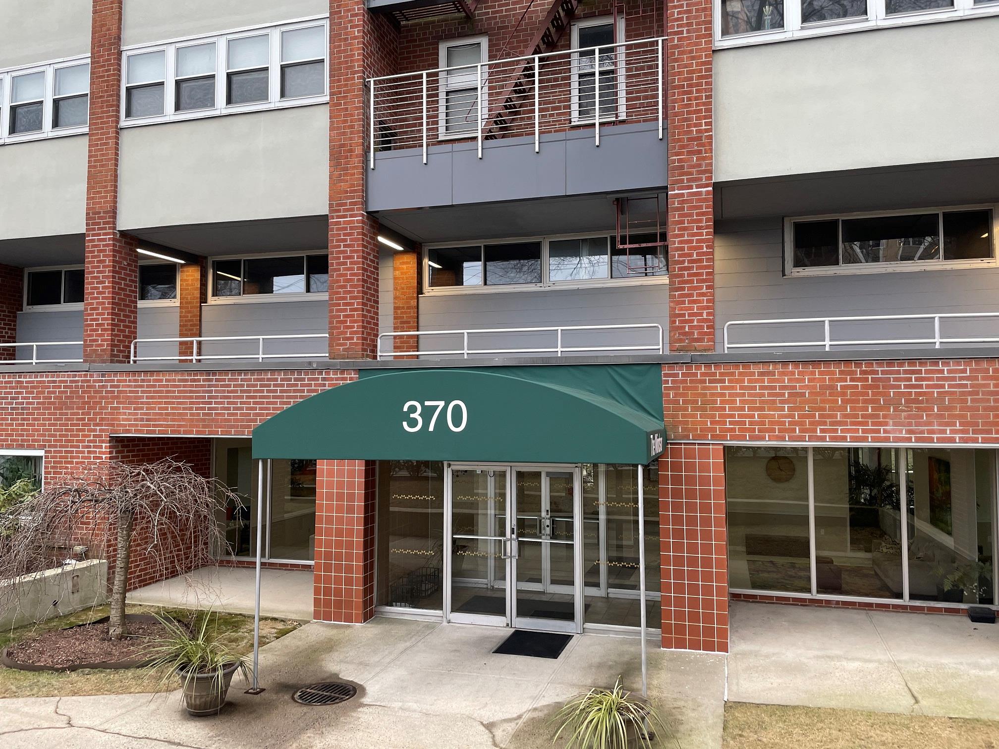 370 Westchester Avenue 3k Property Photo