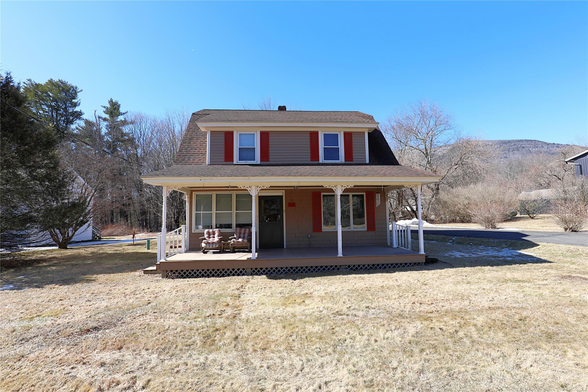353 W Saugerties Road Property Photo