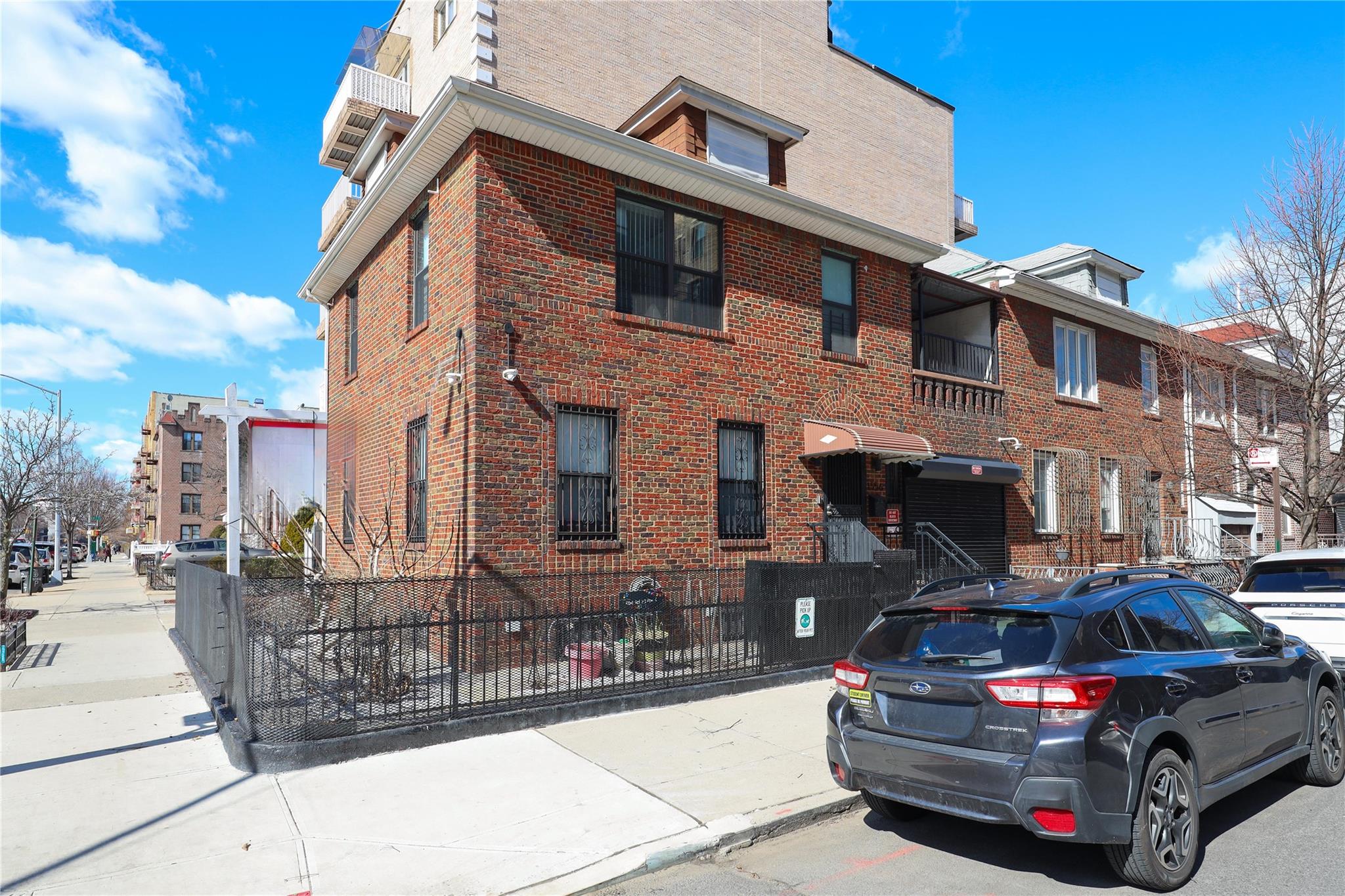 1556 W 1st Street Property Photo