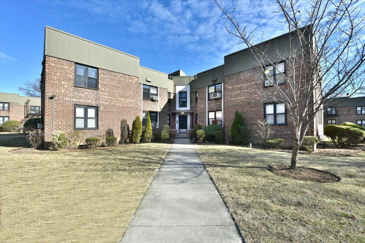 22-39 E 78 Street Property Photo 1