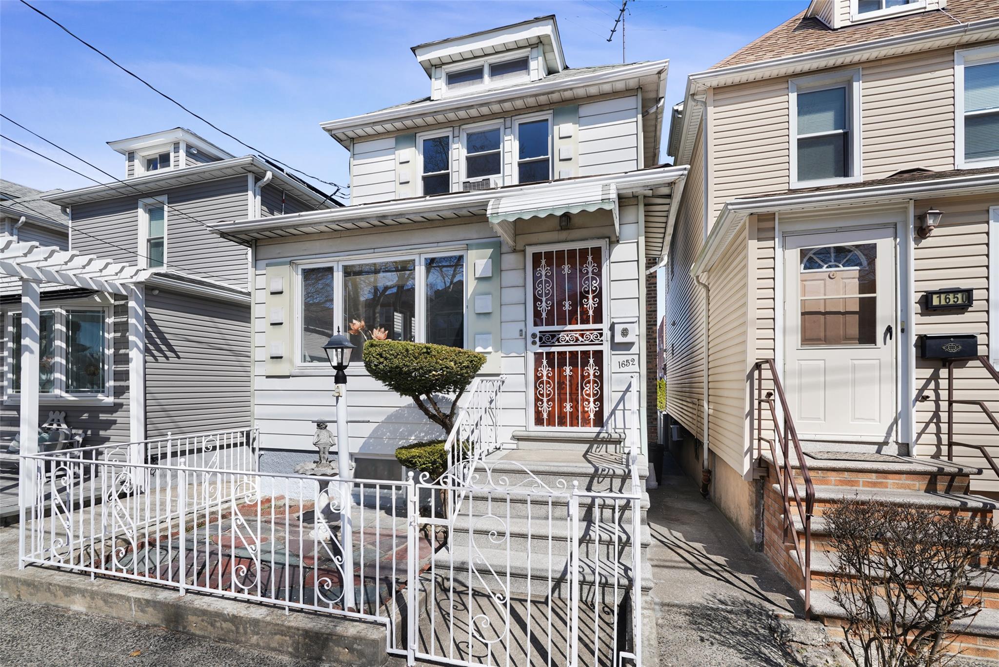 1652 Hone Avenue Property Photo 1