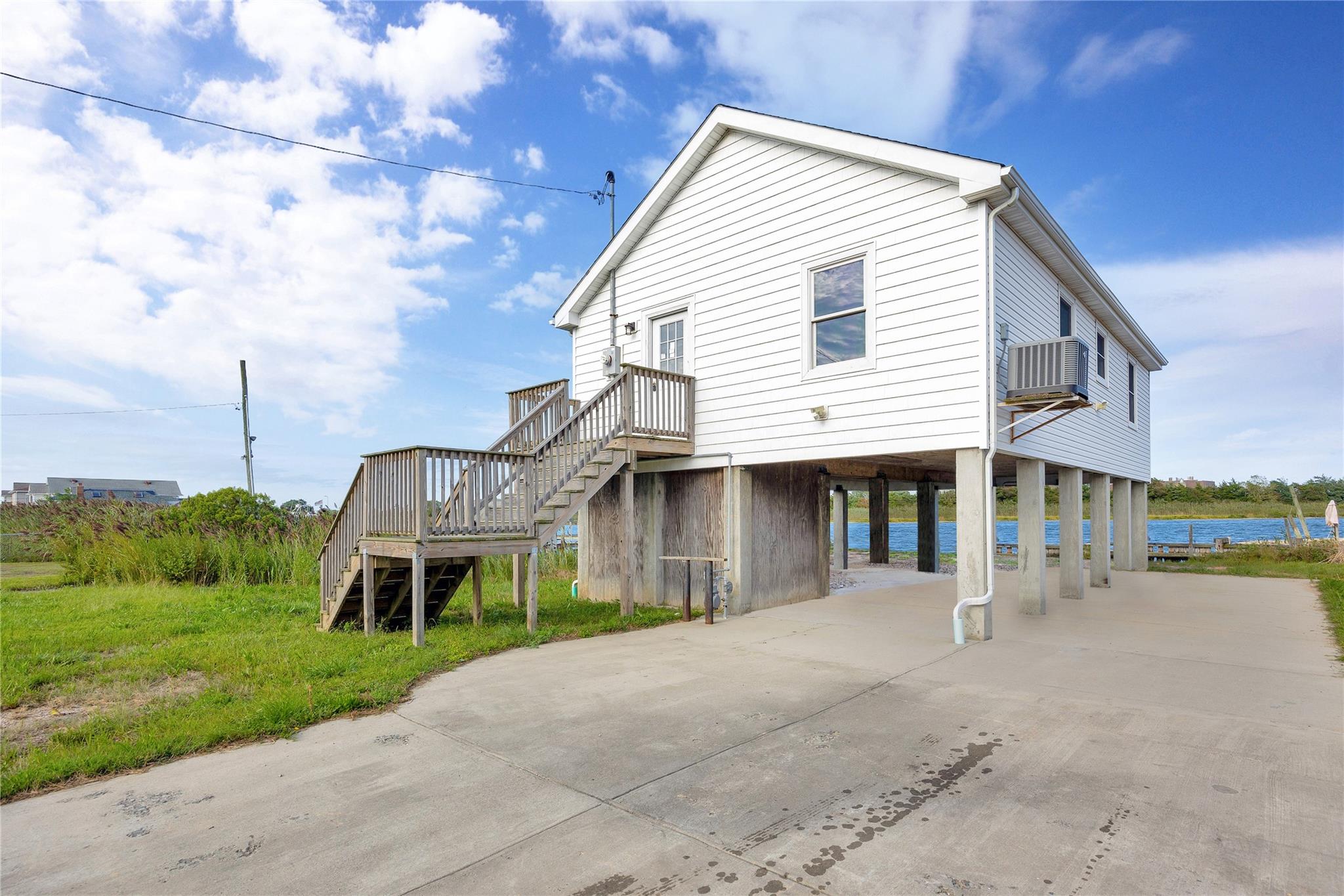823 Venetian Boulevard Property Photo 2