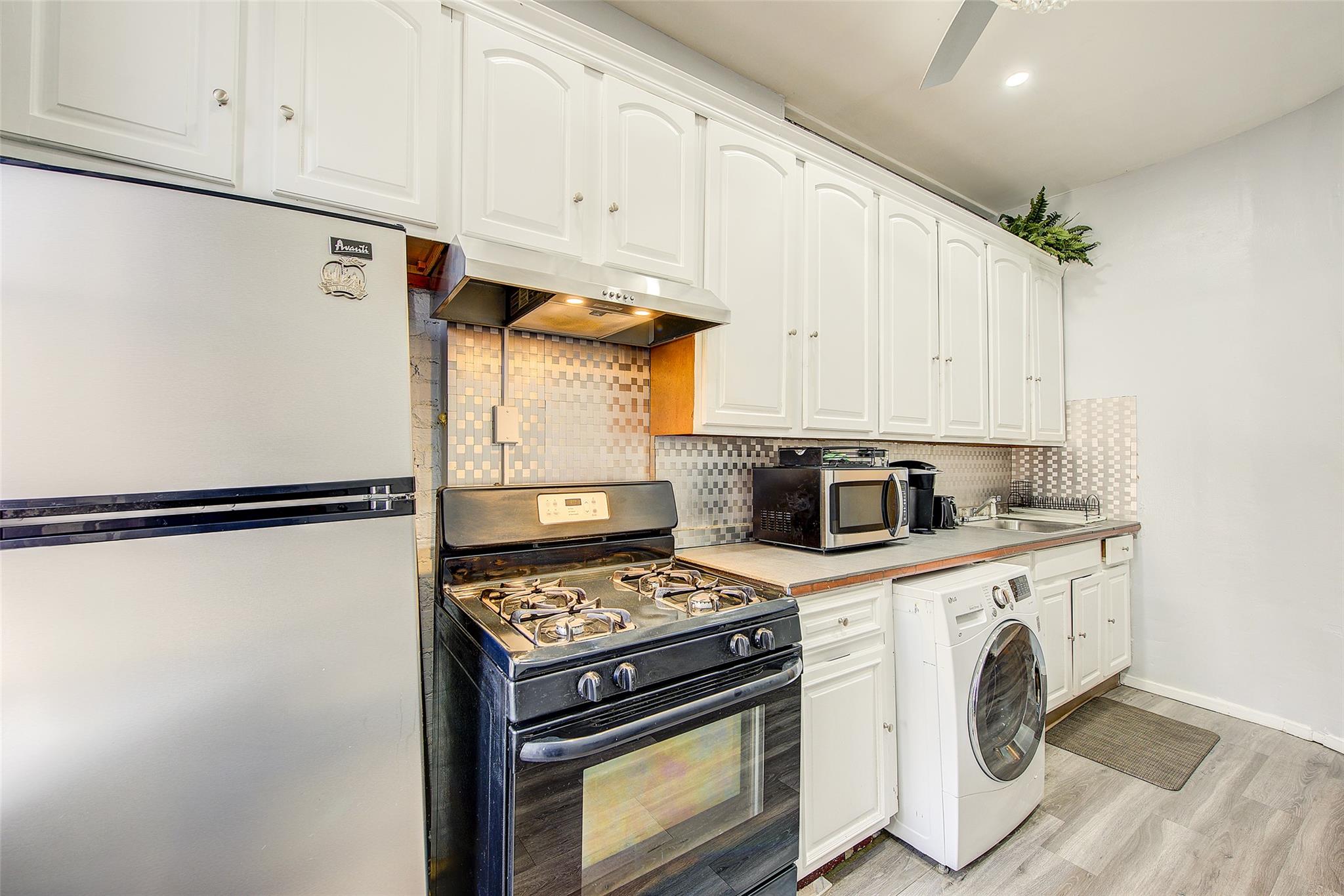 283 Montauk Avenue Property Photo 8