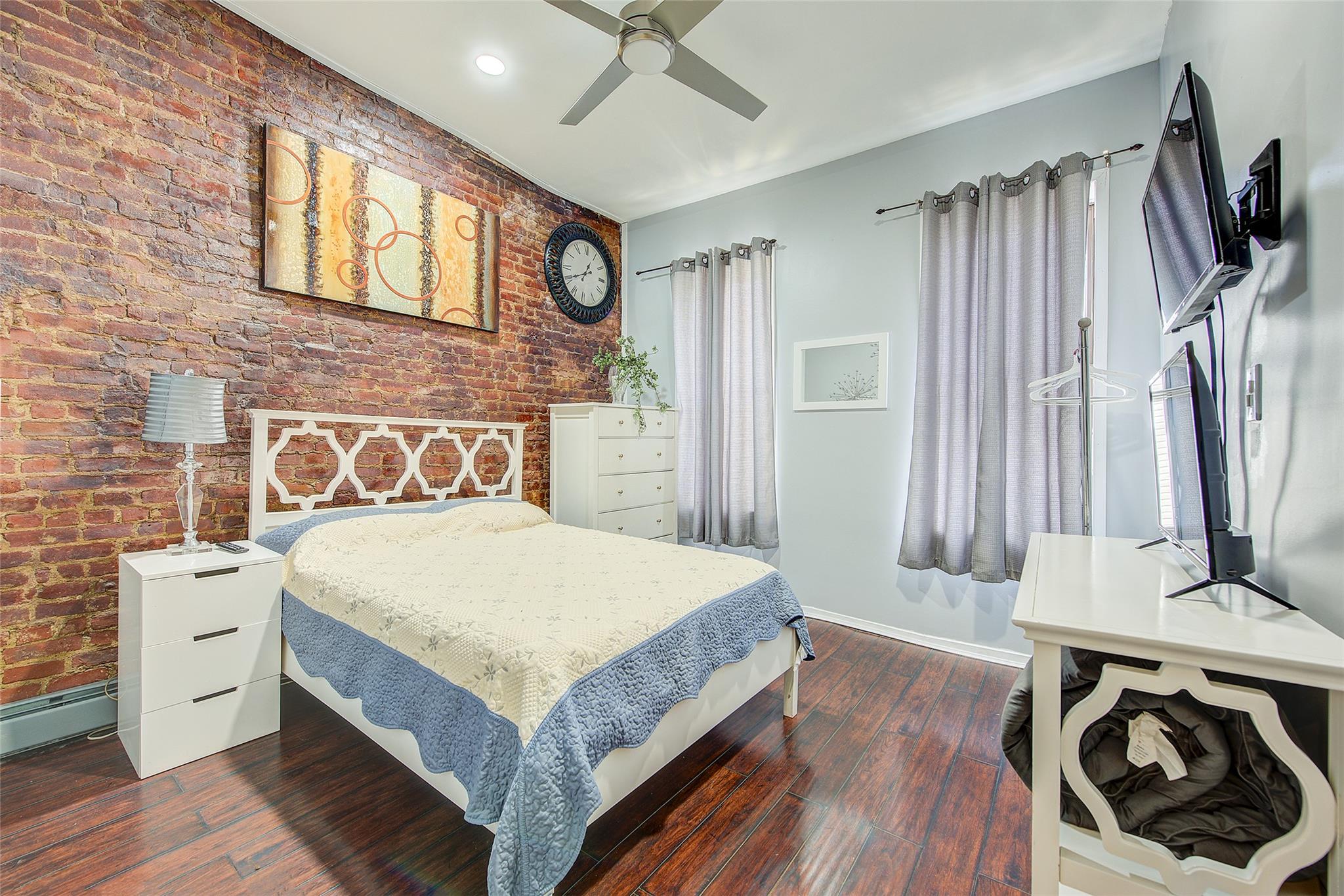 283 Montauk Avenue Property Photo 12