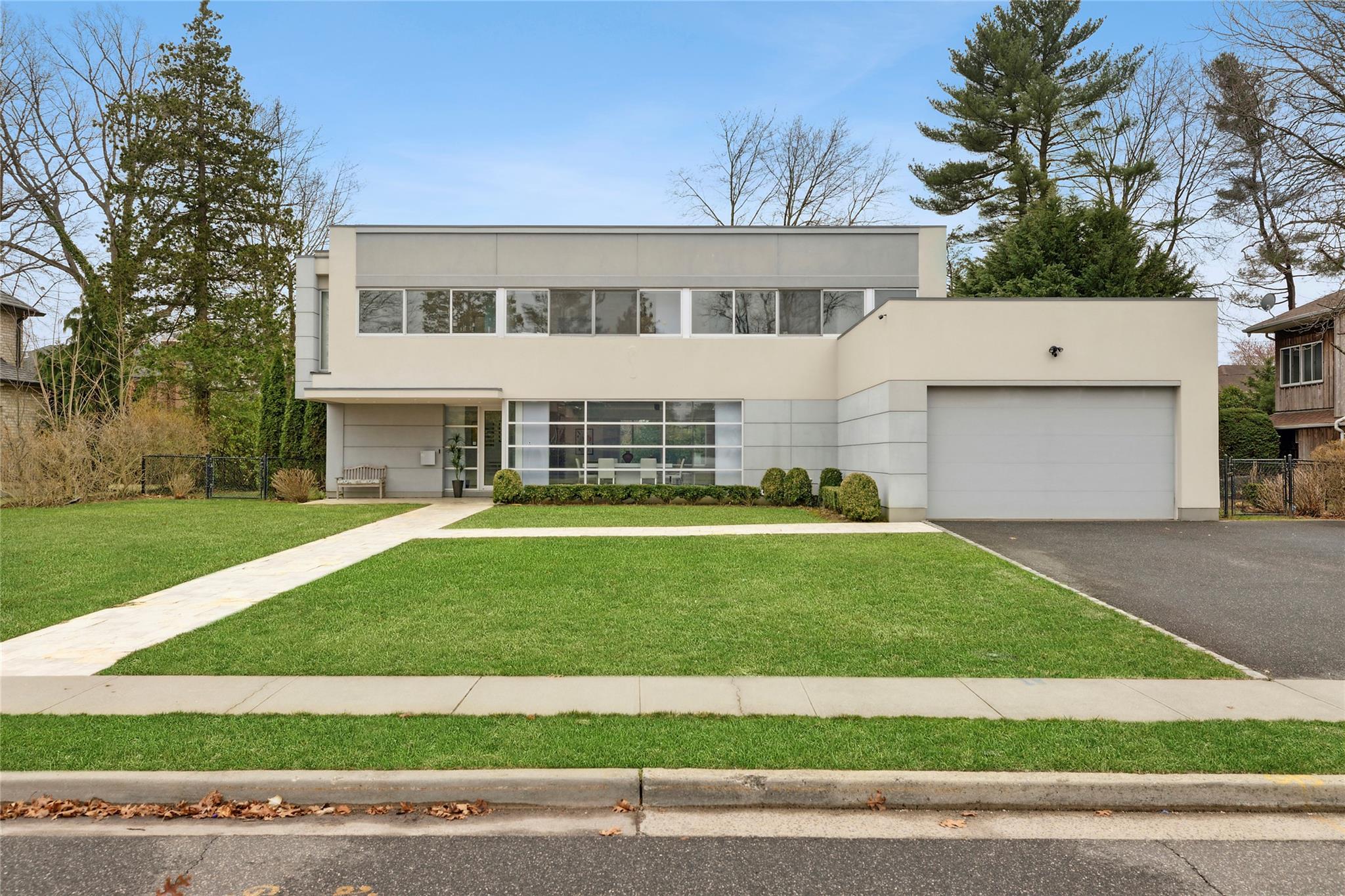 32 Pebble Ln Property Photo