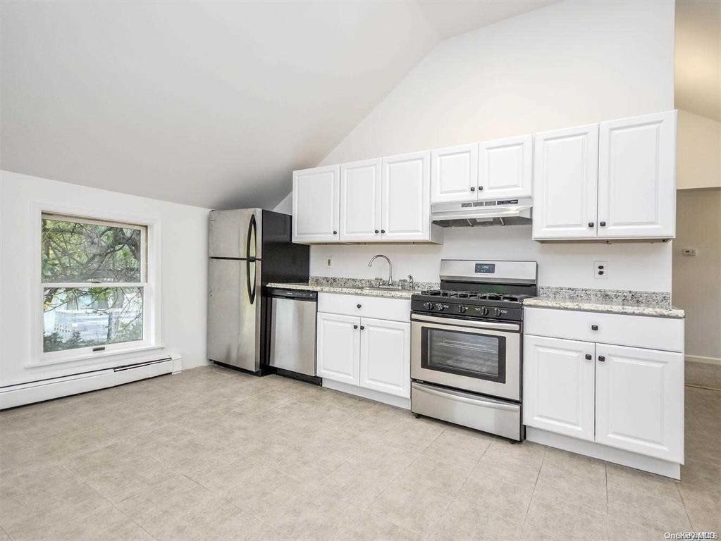 528 Glen Cove Rd Upper Property Photo