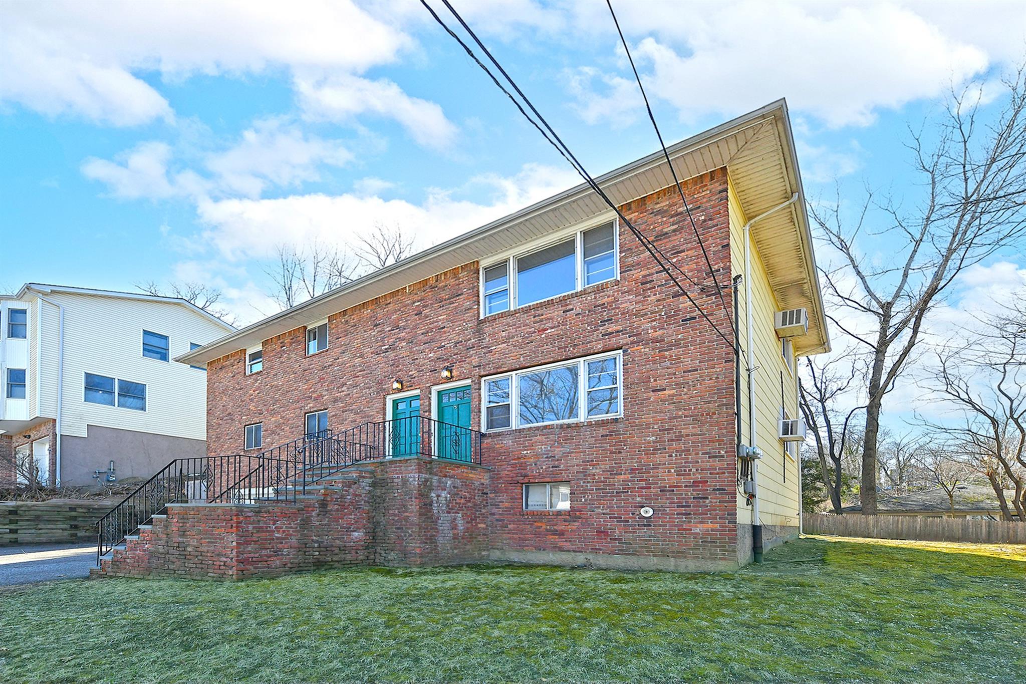 8 Harbor Hill Rd Property Photo