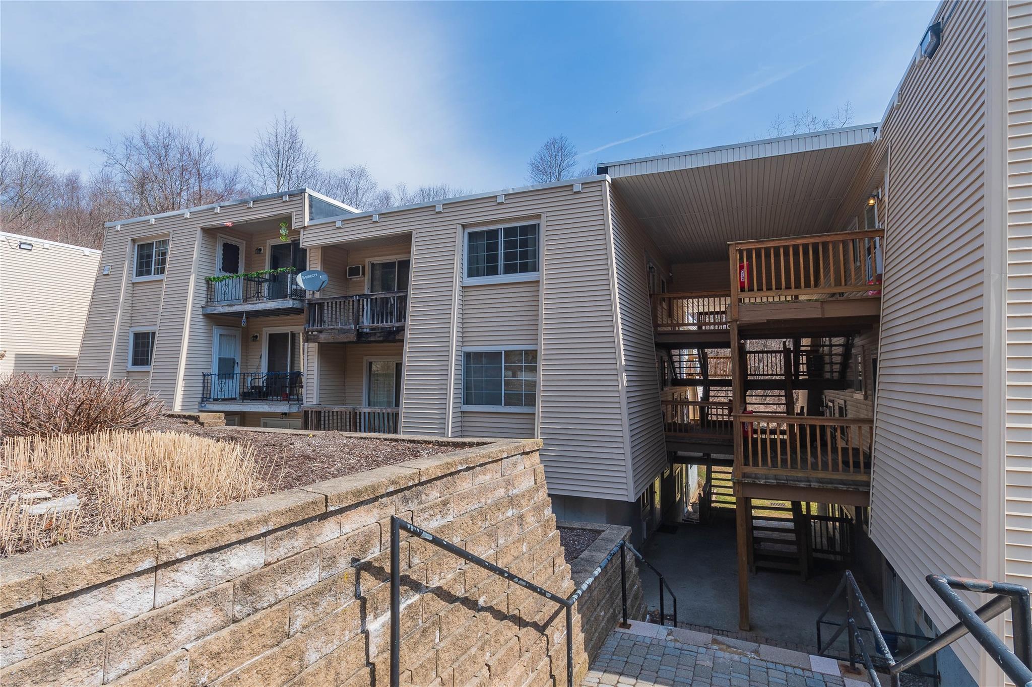 420 Fox Run Lane Property Photo 3