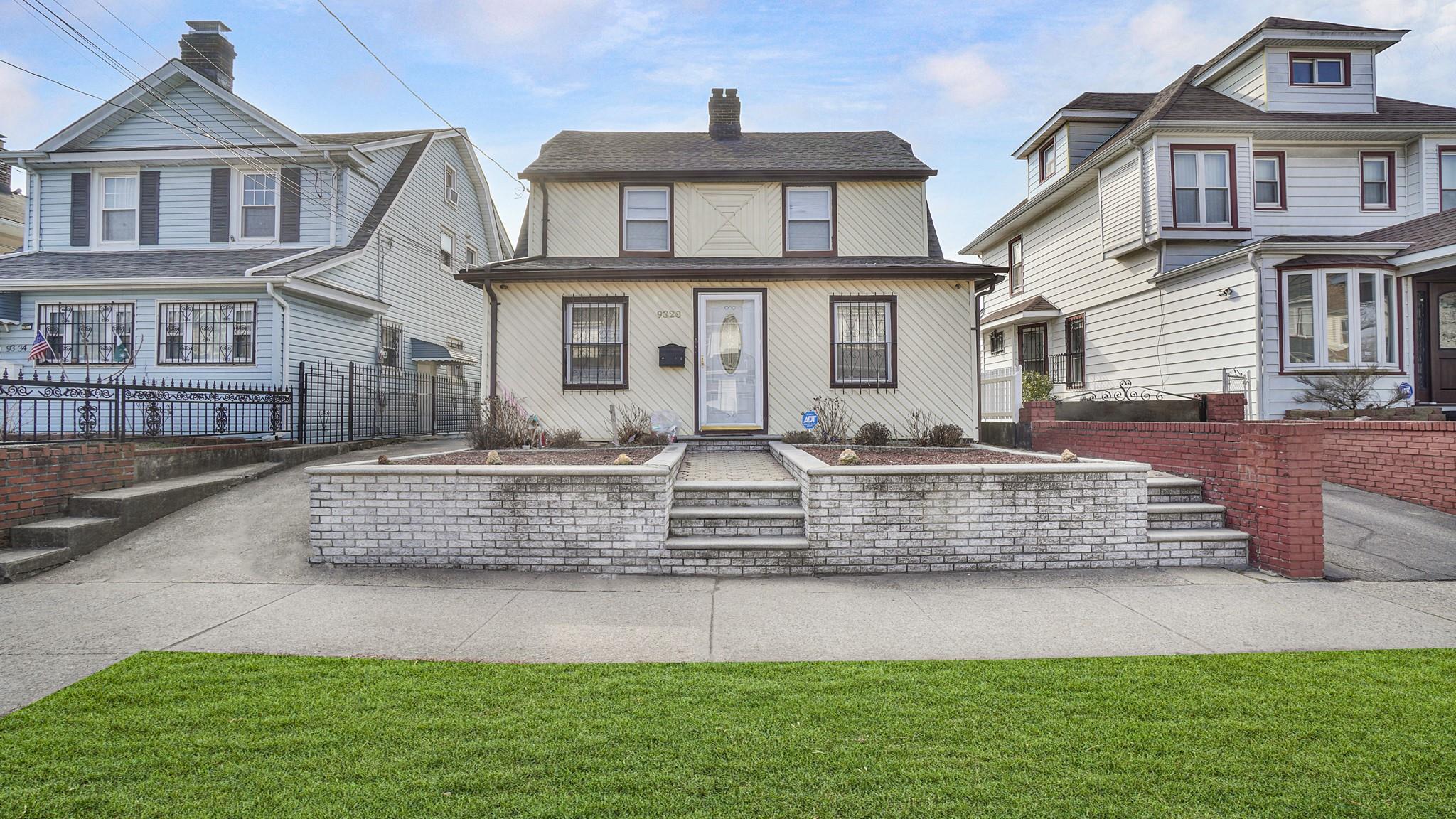 93-28 212 Street Property Photo