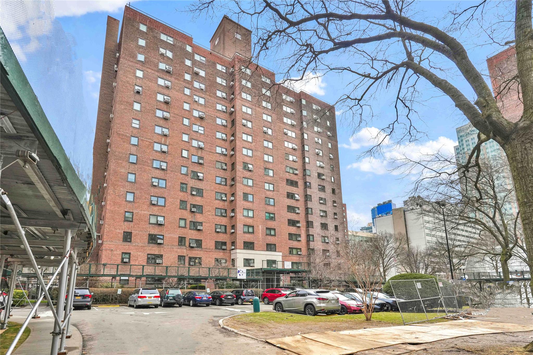 225 Adams Street 1H
