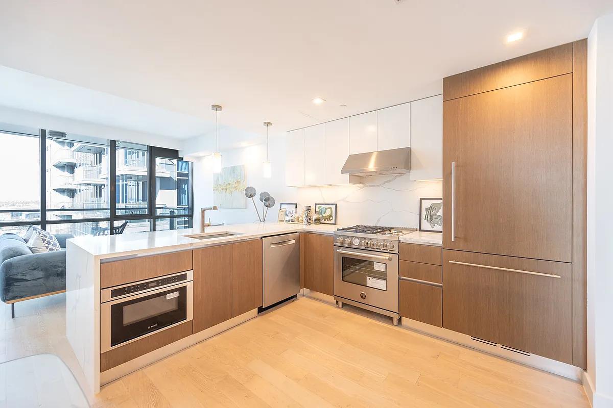 33-66 Farrington Street 10I Property Photo 1